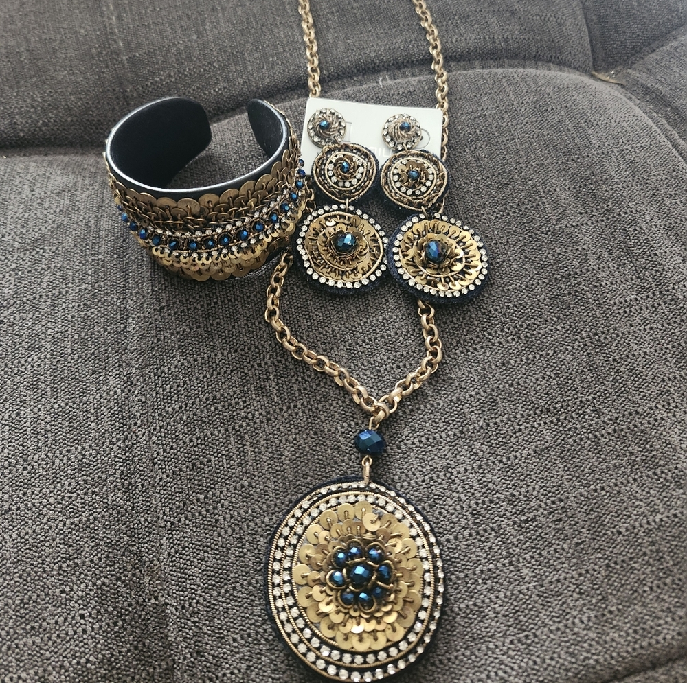 Elegant Gold and Blue Jewelry Set